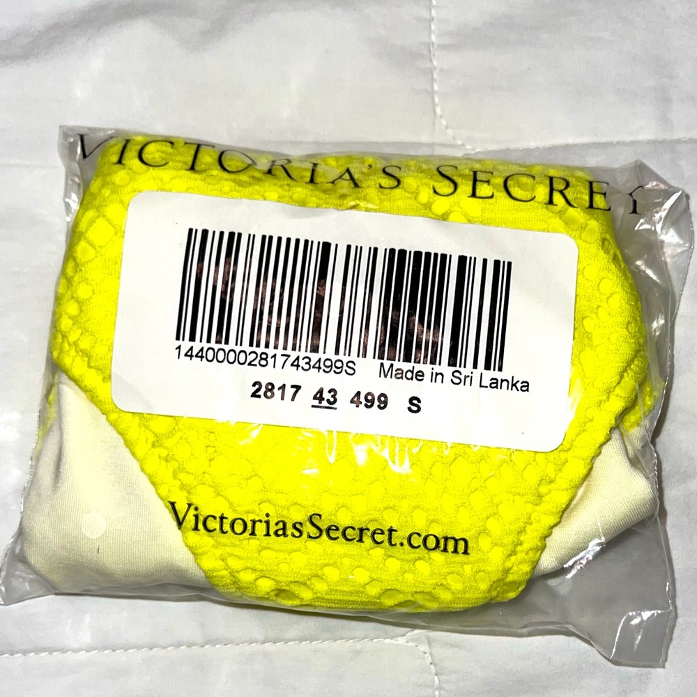 Victoria’s Secret’s Beach Sexy Hipkini Fit